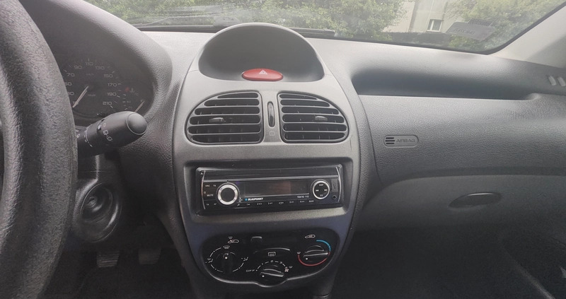 Peugeot 206 cena 6000 przebieg: 118000, rok produkcji 2006 z Łańcut małe 106